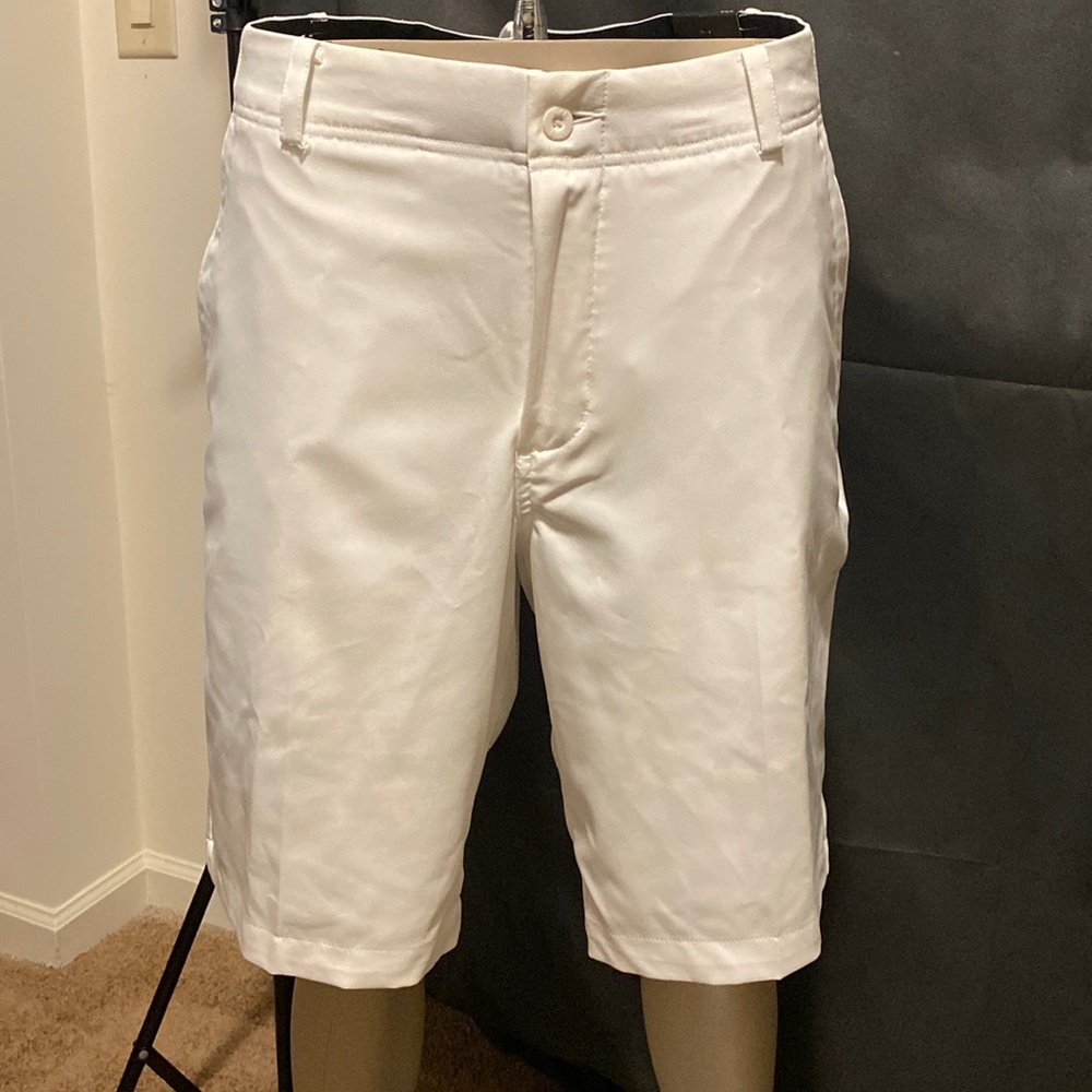 Nike male white shorts, standard fit